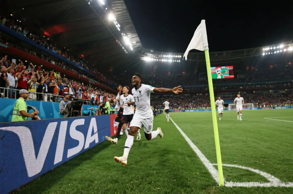 2026世界杯主场比赛中的关键进球瞬间与看台灯光